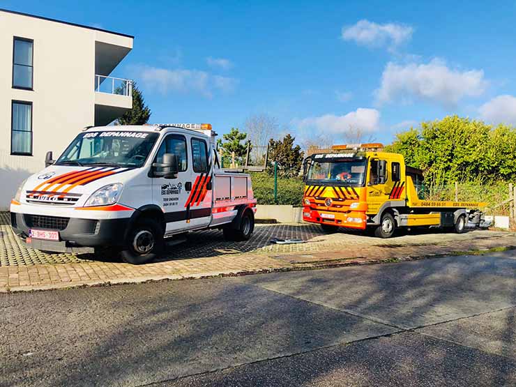 deux camions de dépannage