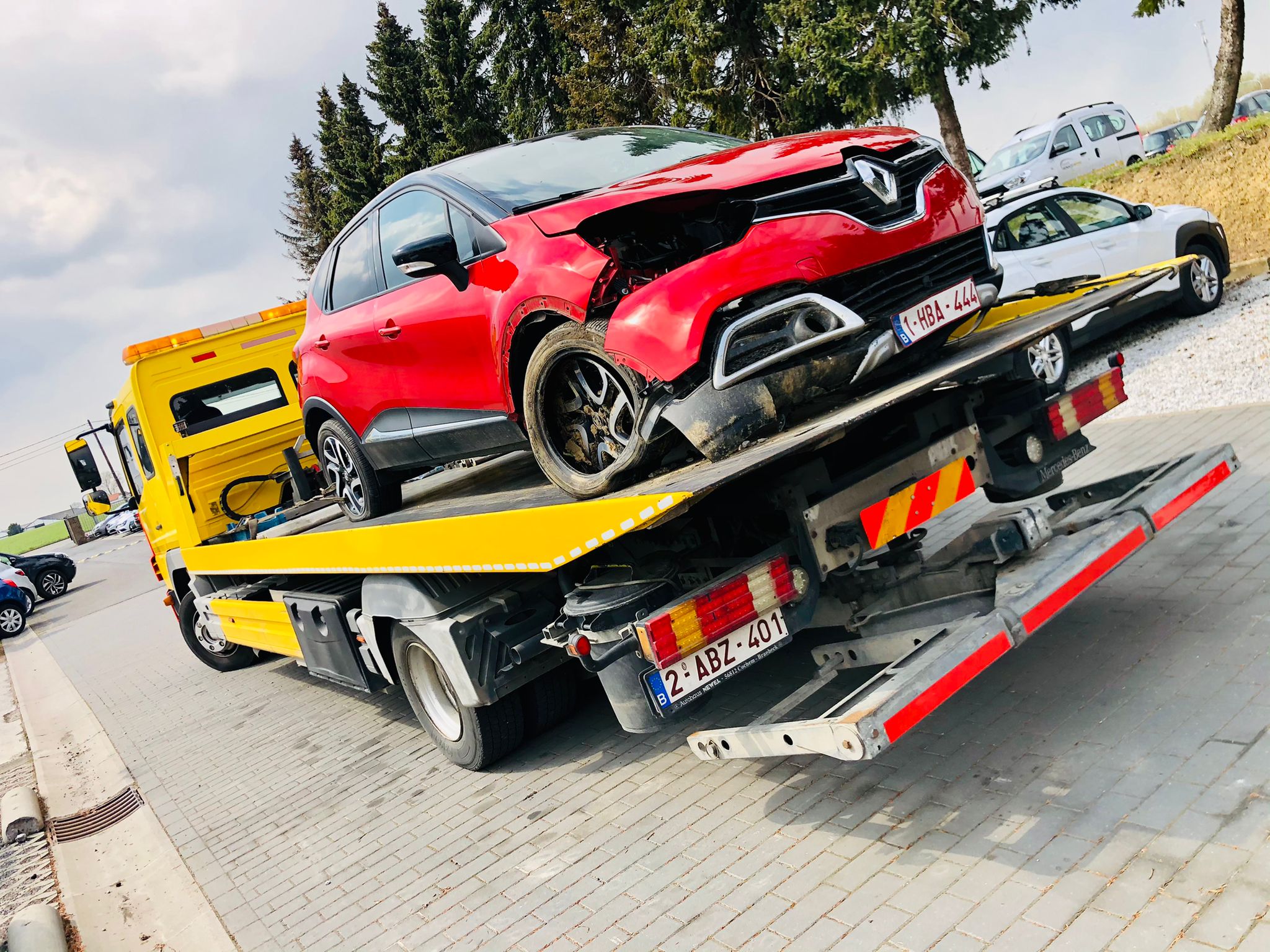 Remorquage d'une voiture completement  sinistré