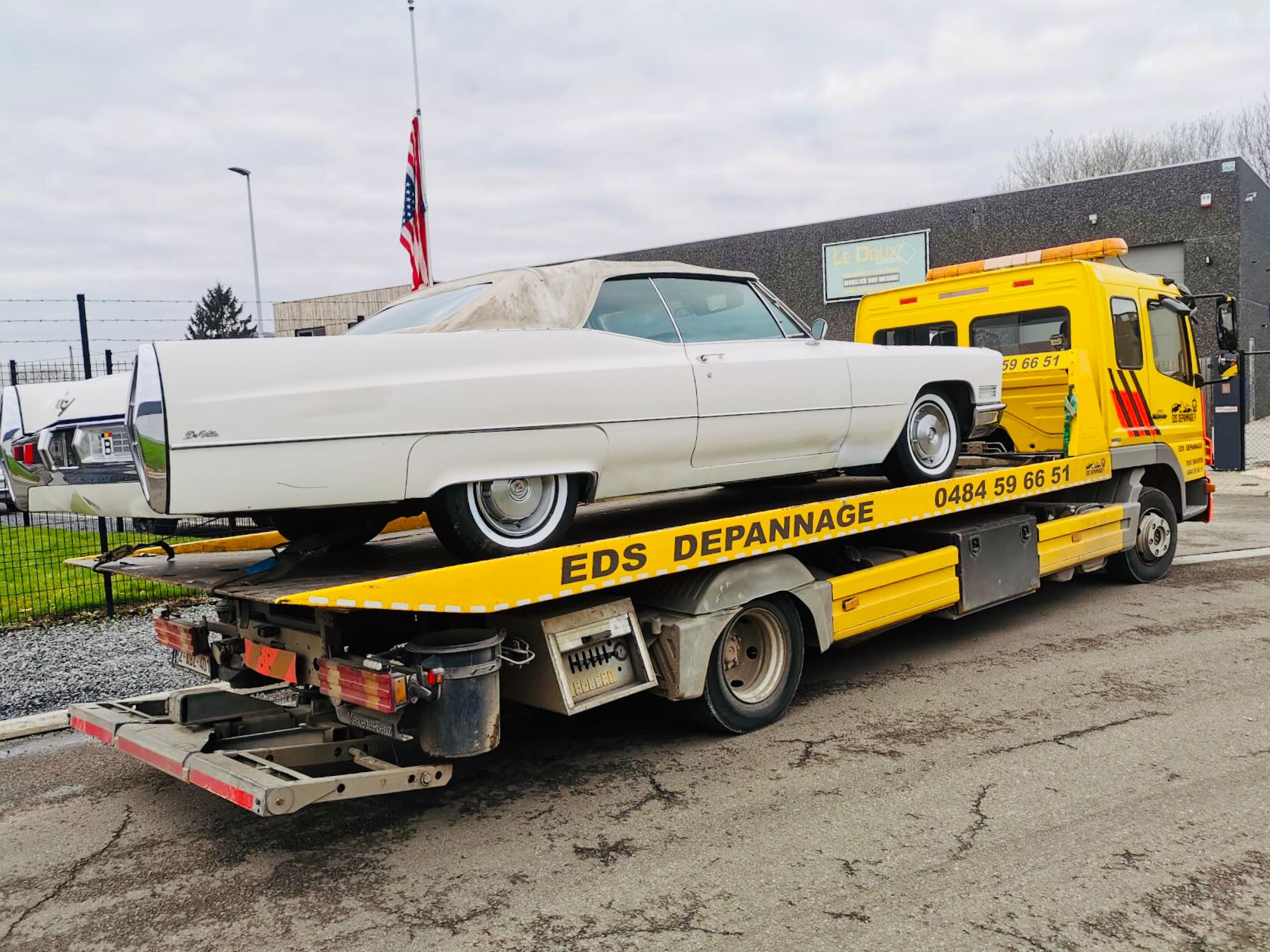 Remorquage d'une cadillac